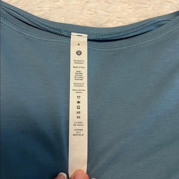 LULULEMON BACK IN ACTION SHORT SLEEVE SHIRT IN BLUE SZ 4 NWT - Picture 4 of 7